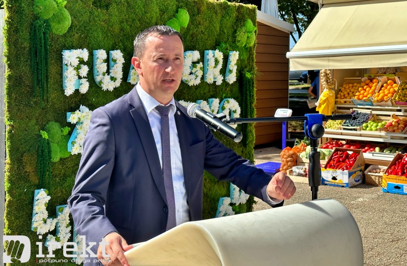 Mirko Ćurić, gradonačelnik Trebinja na otvaranju nove pijace u naselju Tini