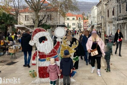 Novogodišnji nakit u Trebinju