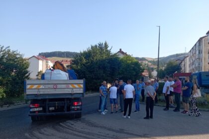 Građani na mirnom okupljanju