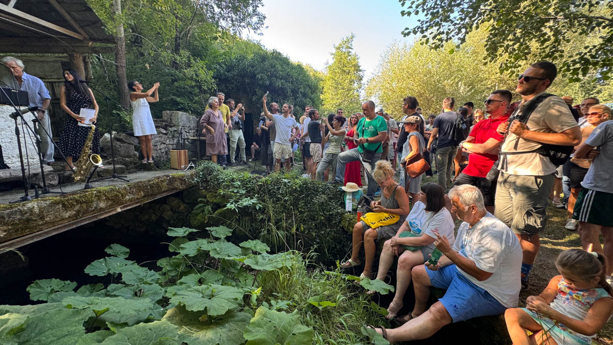 Narod, aktivisti i Darko Rundek protiv mašina a za spas Une