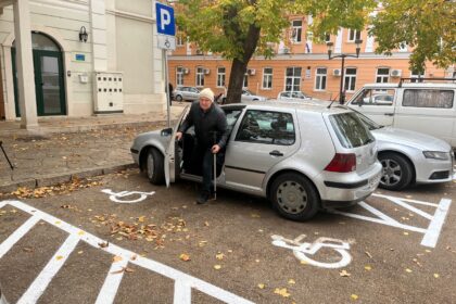 Obilježavanje parking mjesta za osobe sa invaliditetom