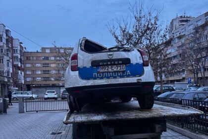 Slupan policijski automobil