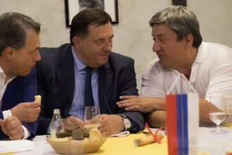 Rašid Sardarov iz Rusije je na preporuku Vlade RS-a dobio državljanstvo BiH 2011. godine. U preporuci je navedeno da će u naredne tri godine uložiti milijardu maraka u energetski sektor, od čega će cijela država imati koristi