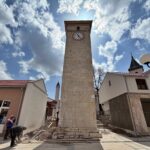 Sahat kula, džamija i crkva u Nevesinju