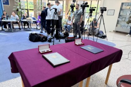 Novinari su imali strpljenja jer je Đura Macut kasnio pola sata
