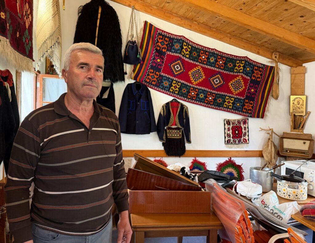 Radivoje Simović u svom malom privatnom muzeju