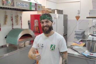 Fočak Mirko Ikonić otvorio je u Novom Sadu piceriju u kojoj možete da probate ovo popularno jelo napravljeno po autentičnom napuljskom receptu