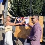 Danijela Govedarica lepljenjem plakata ozvaničila početak kampanje na kojij se sa liste SNSD-a bori za poslanički mandat u NSRS