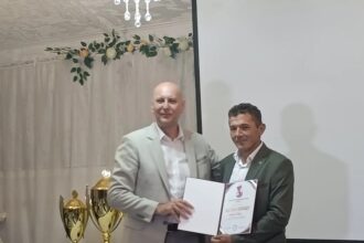 Maksim Skoko i Željko Tepavčević prilikom svečanosti uručenja zahvalnica za doprinos ŽOK Gacko