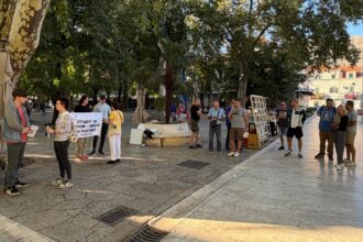 Građani sa studentima u Trebinju (Foto: Direkt)