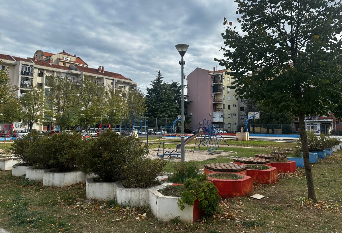 Igralište za djecu u naselju Tini